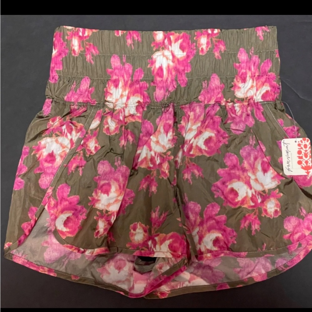 Womens free people movement shorts size medium. In great shape.